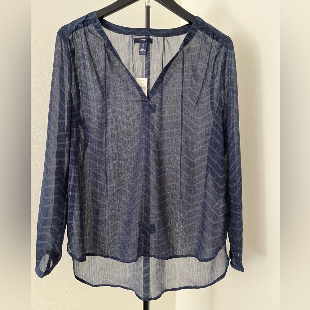 🌟 NWT Sheer Navy GAP Long Sleeve Chevron Blouse — Size Small 🌟